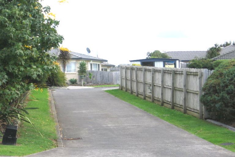 Photo of property in 100 Buscomb Avenue, Henderson, Auckland, 0610