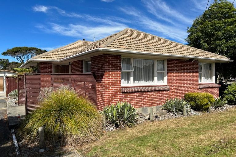 Photo of property in 12 Farquhars Road, Redwood, Christchurch, 8051