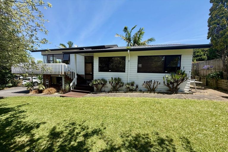 Photo of property in 1/8 Ronald Macken Place, Windsor Park, Auckland, 0632