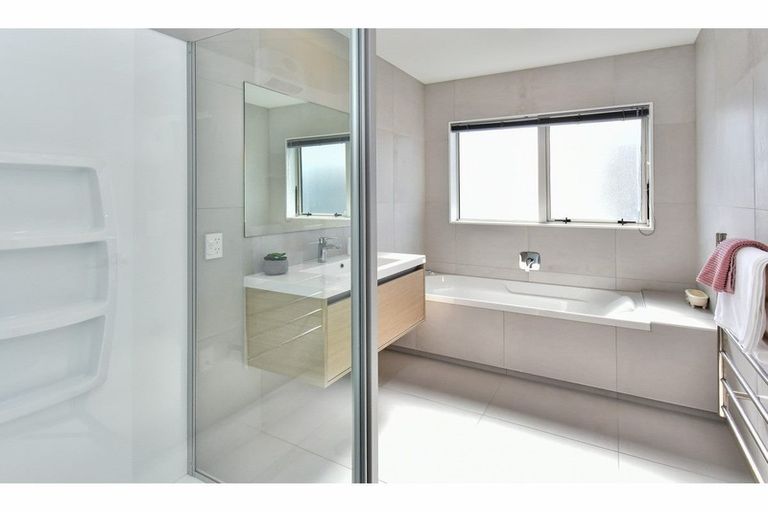 Photo of property in 7 Waituarua Drive, Takanini, 2112