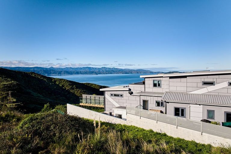 Photo of property in 33 Grumman Lane, Newlands, Wellington, 6037