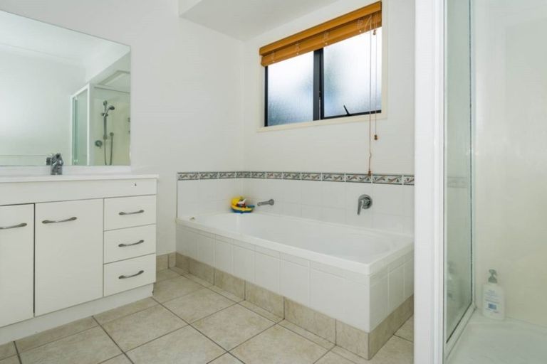 Photo of property in 10 Scarlet Oak Drive, Schnapper Rock, Auckland, 0632