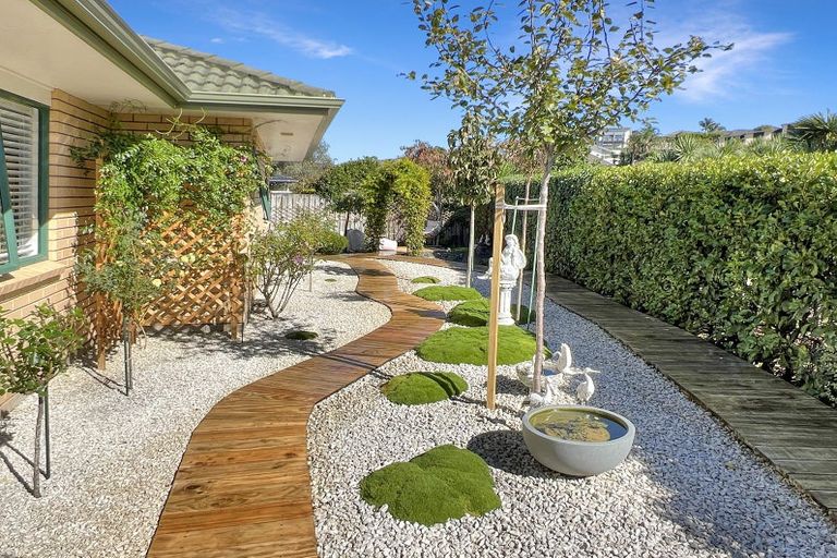 Photo of property in 15 Ina Ville Drive, Pukekohe, 2120