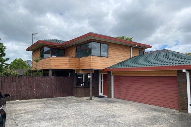 Photo of property in 2/12 Bradbury Road, Botany Downs, Auckland, 2010