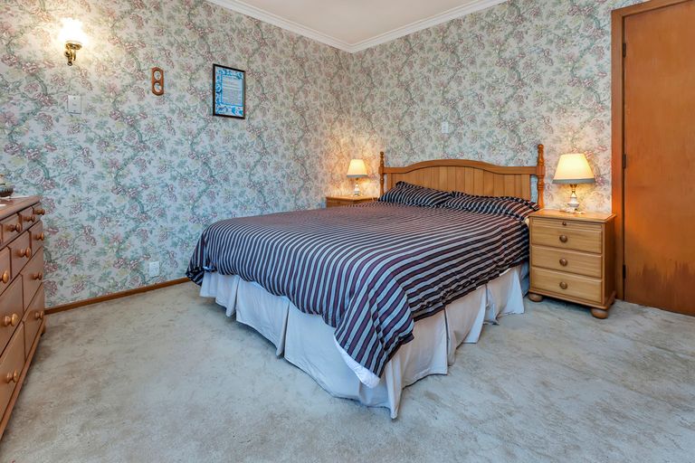 Photo of property in 1 Rowan Terrace, Te Atatu South, Auckland, 0610