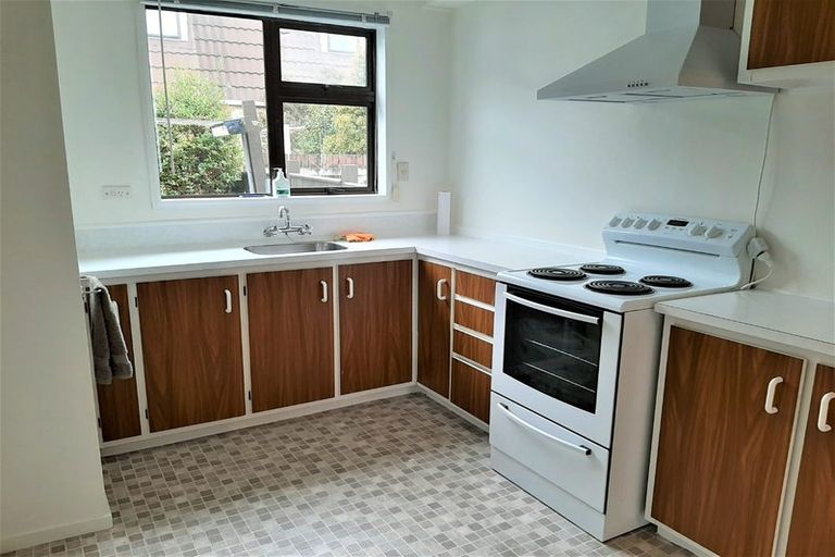 Photo of property in 3/2 Burdendale Grove, Churton Park, Wellington, 6037