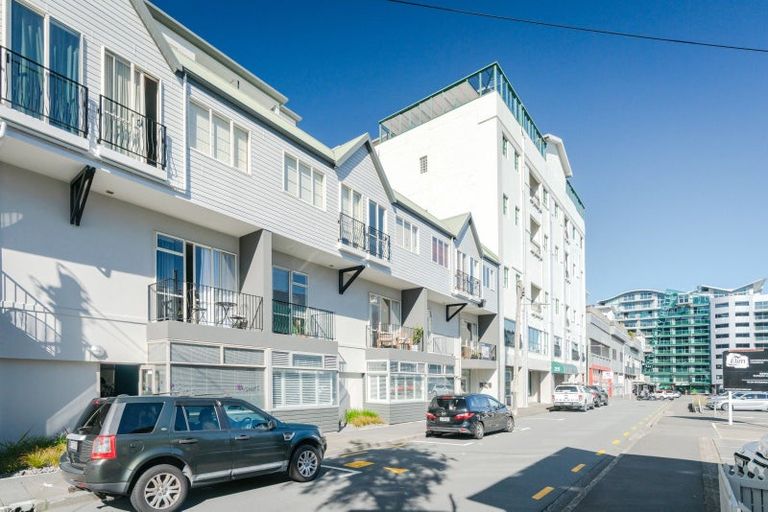Photo of property in De Vere Apartments, 10/23 Tennyson Street, Te Aro, Wellington, 6011