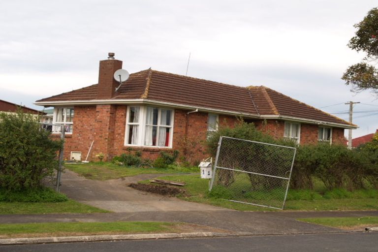 Photo of property in 1 Moffitt Place, Mangere East, Auckland, 2024