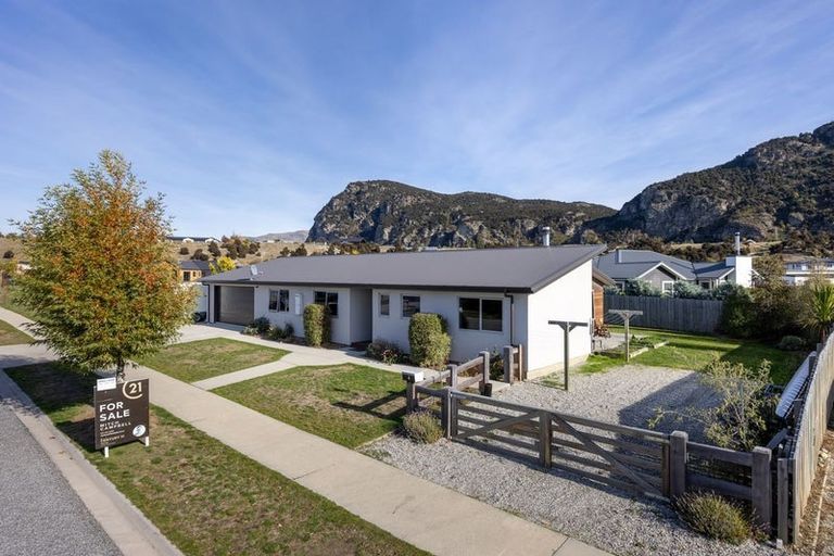 Photo of property in 4 Kingfisher Crescent, Albert Town, Wanaka, 9305