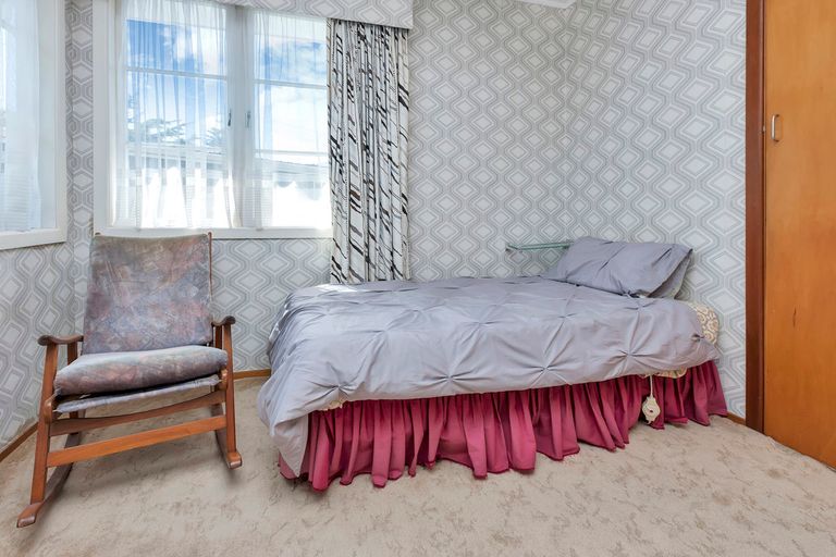 Photo of property in 1 Rowan Terrace, Te Atatu South, Auckland, 0610