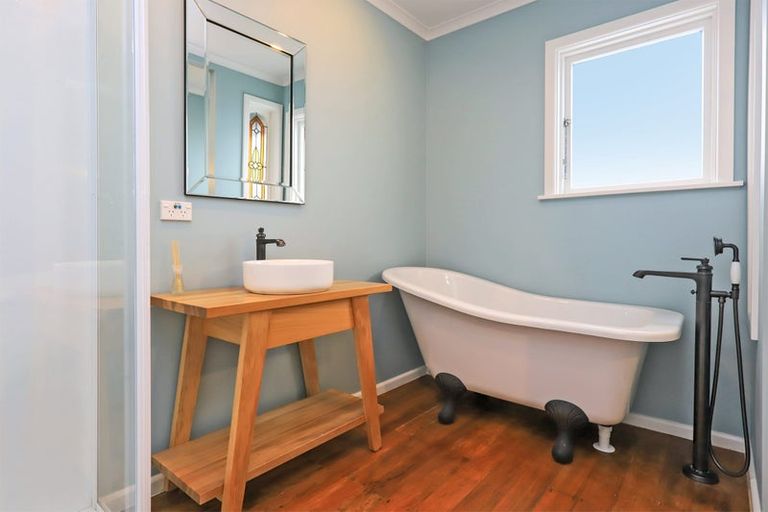 Photo of property in 21 Selwyn Road, Havelock North, 4130