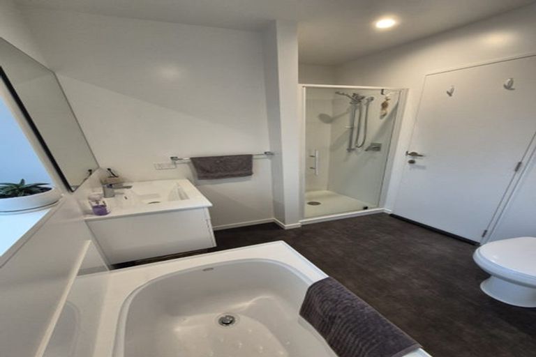 Photo of property in 2 Pukeko Place, Wanaka, 9305