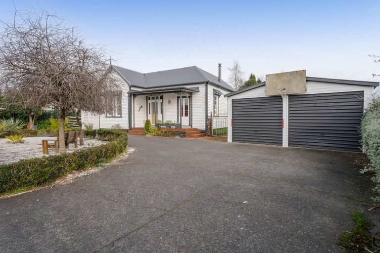 Photo of property in 24 Dunn Street, Egmont Village, 4372