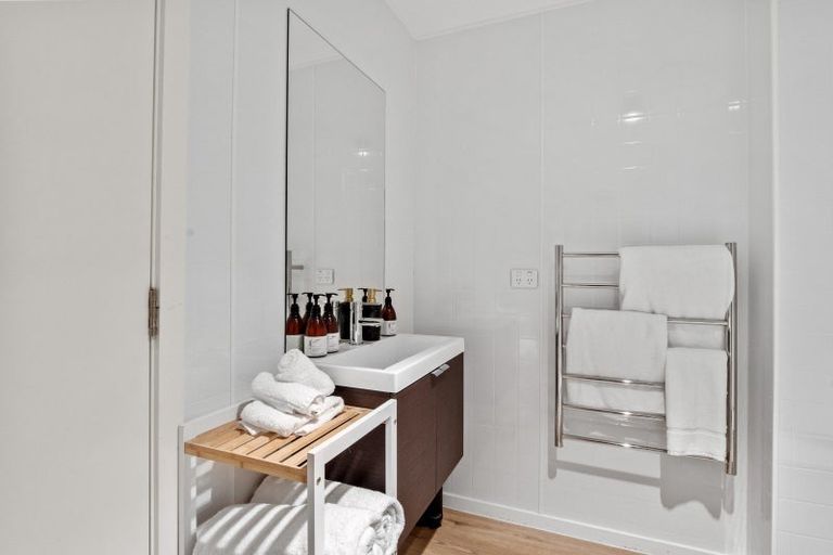 Photo of property in The Alex Apartments, 13/135a Hallenstein Street, Queenstown, 9300