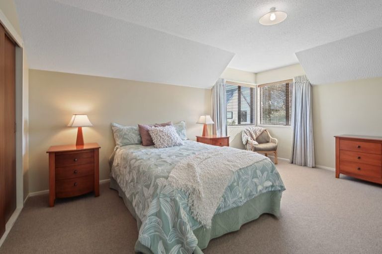 Photo of property in 2/4 Gatonby Place, Avonhead, Christchurch, 8042