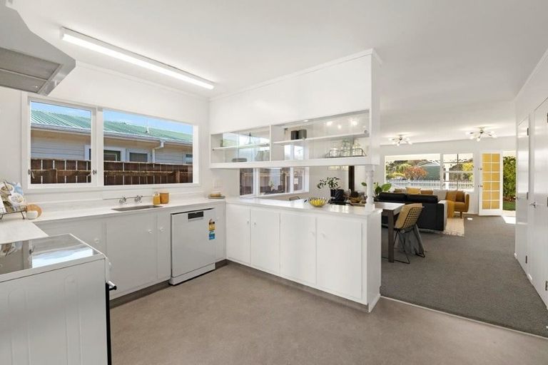 Photo of property in 17 Park Avenue, Waikanae, 5036