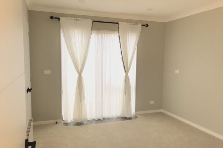 Photo of property in 66 Symes Drive, Red Beach, 0932