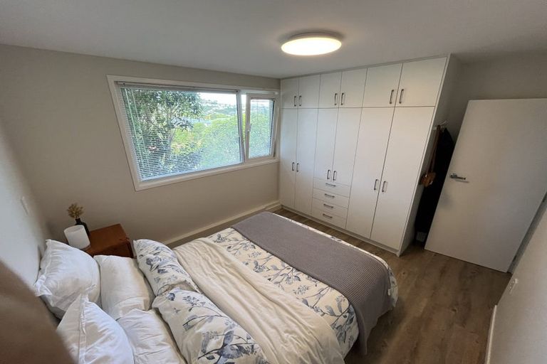 Photo of property in 11 Longcroft Terrace, Newlands, Wellington, 6037