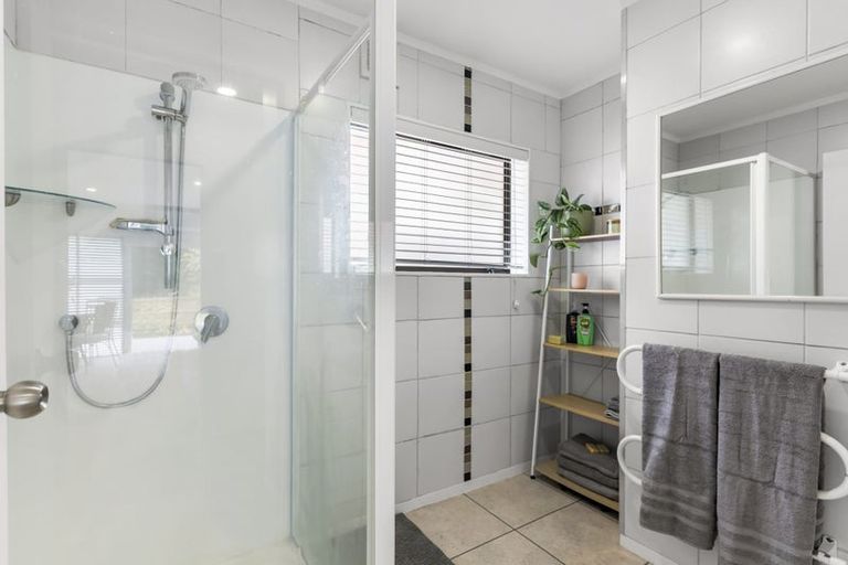 Photo of property in 2/12 Fitzwilliam Drive, Torbay, Auckland, 0630