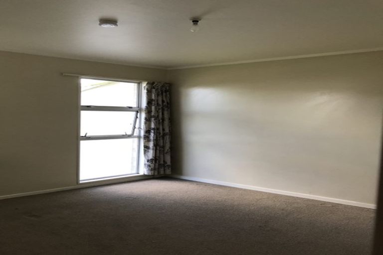 Photo of property in 63 Horokiwi Road West, Newlands, Wellington, 6037