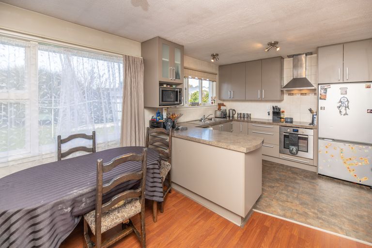 Photo of property in 11 Masham Road, Broomfield, Christchurch, 8042