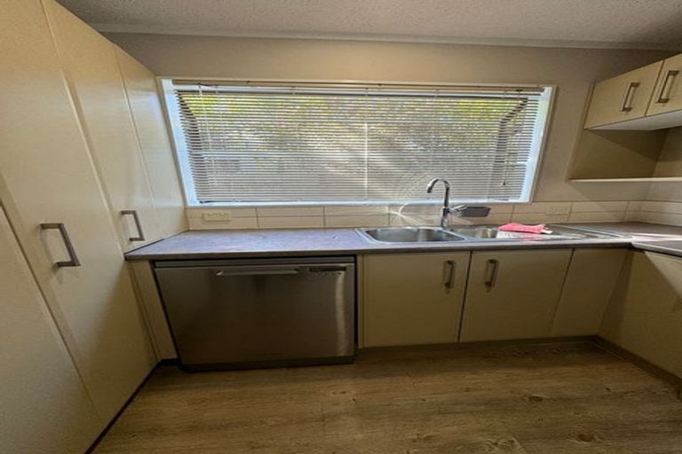 Photo of property in 4 Thistledew Place, Bayview, Auckland, 0629