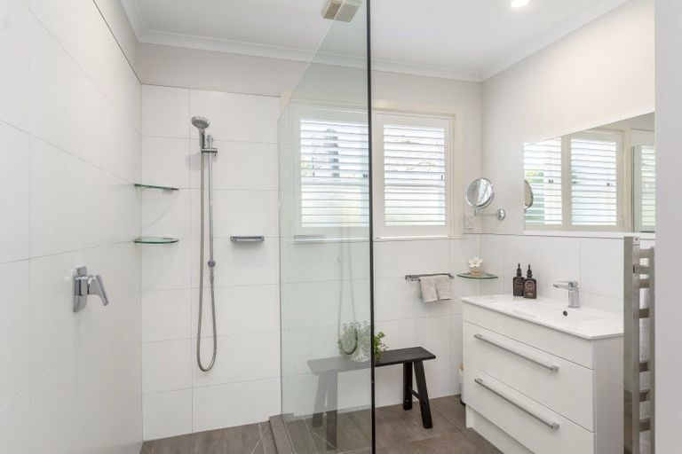 Photo of property in 16 Orchard Road, Greytown, 5712