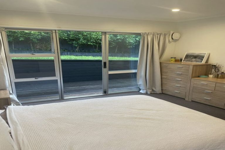 Photo of property in 2/41 Ravenwood Drive, Forrest Hill, Auckland, 0620