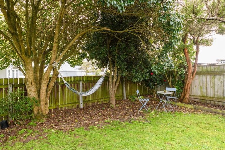 Photo of property in 25 Edgeware Road, Palmerston North, 4410