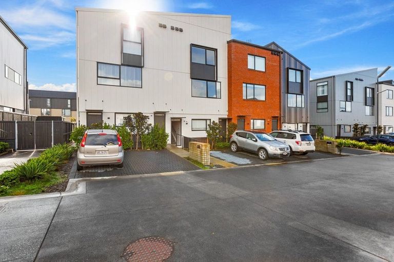 Photo of property in 6/4 Matimati Place, Hobsonville, Auckland, 0616