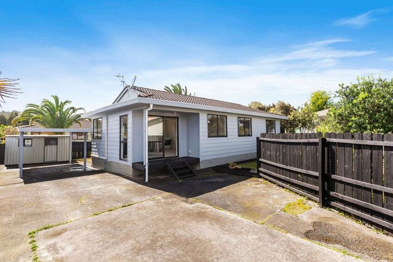Photo of property in 2/26 Karepo Crescent, Ranui, Auckland, 0612
