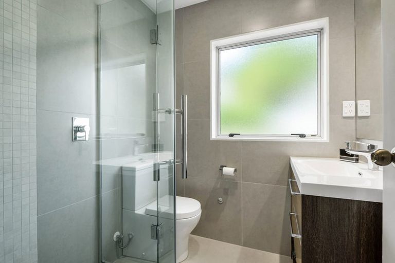 Photo of property in 7 Bushglen Court, Browns Bay, Auckland, 0630