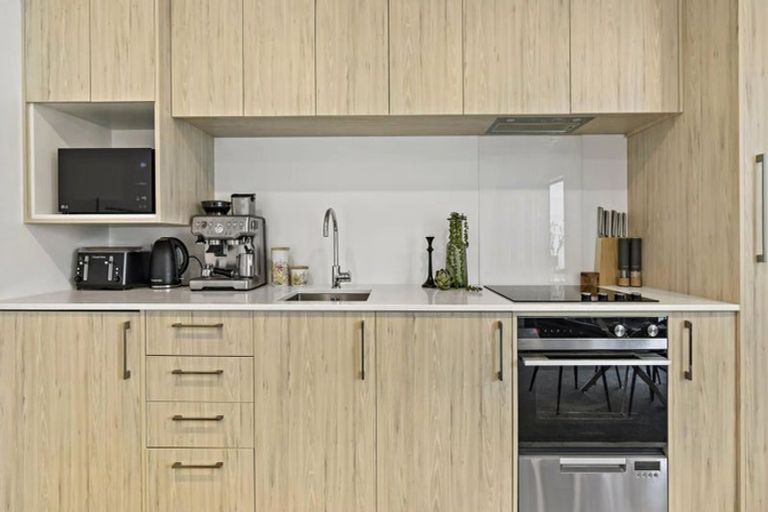 Photo of property in 2/2 Jadewynn Drive, Massey, Auckland, 0614