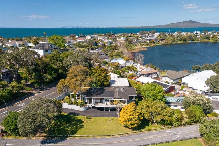 Photo of property in 19 Sylvan Park Avenue, Milford, Auckland, 0620