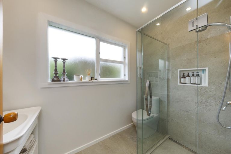 Photo of property in 12 Innes Place, Roslyn, Palmerston North, 4414