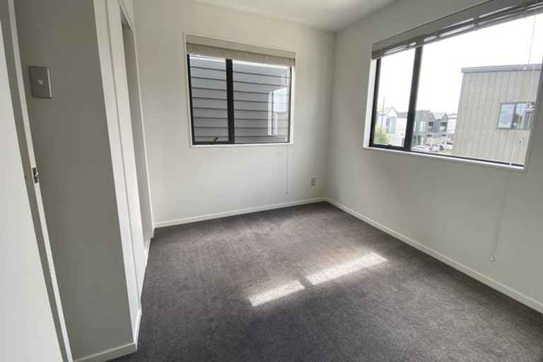 Photo of property in 6 Parahau Road, Papakura, 2110