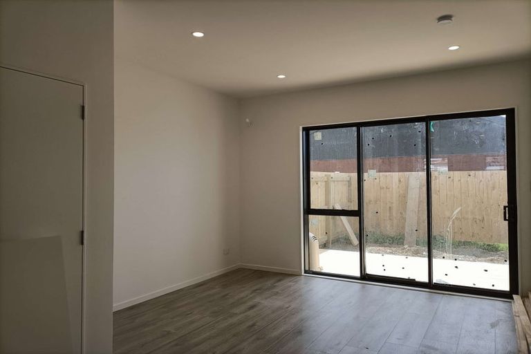 Photo of property in 13d Serjeant Street, Henderson, Auckland, 0612