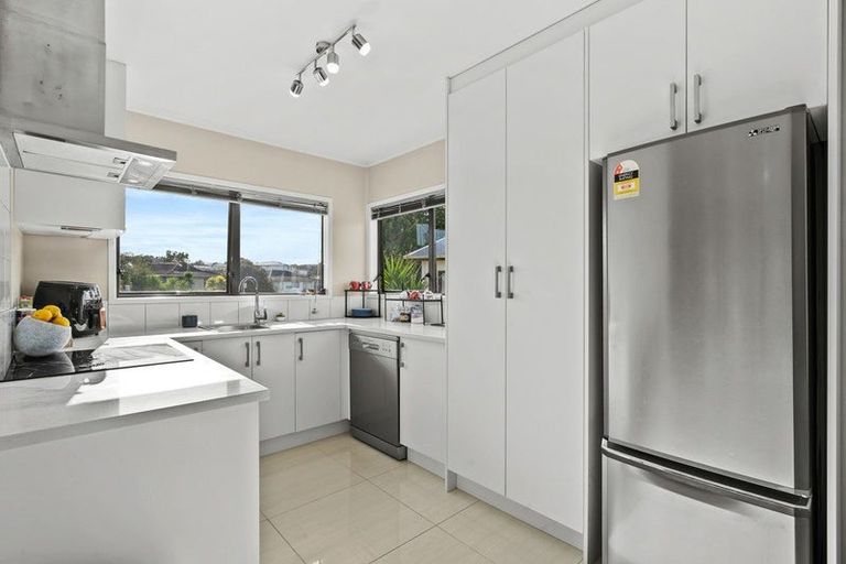 Photo of property in 97 Hyperion Drive, Randwick Park, Auckland, 2105