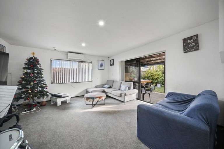 Photo of property in 27 Robertson Road, Favona, Auckland, 2024