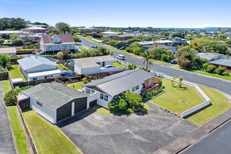 Photo of property in 35 Fairway Avenue, Red Beach, 0932