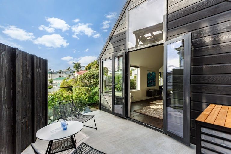 Photo of property in 28 Hay Street, Oriental Bay, Wellington, 6011