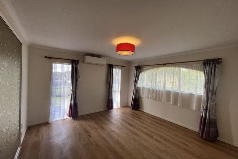 Photo of property in 16 Jubaea Place, Henderson, Auckland, 0610