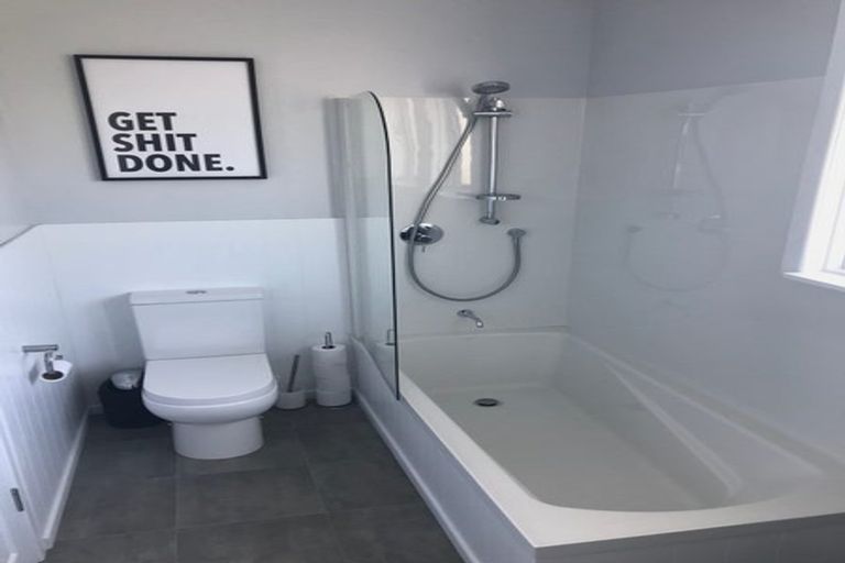 Photo of property in 2 Warren Street, Paparangi, Wellington, 6037