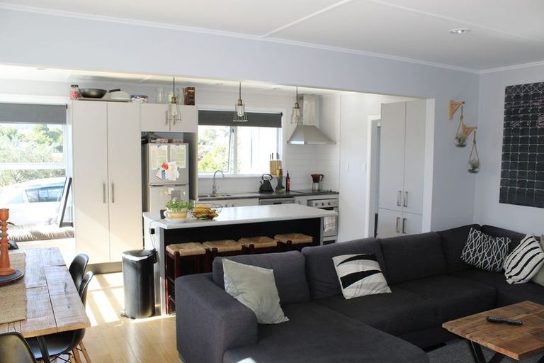 Photo of property in 2 Warren Street, Paparangi, Wellington, 6037