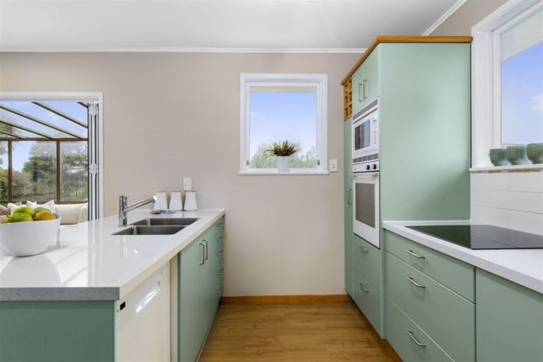 Photo of property in 8 Intrepid Place, Torbay, Auckland, 0630