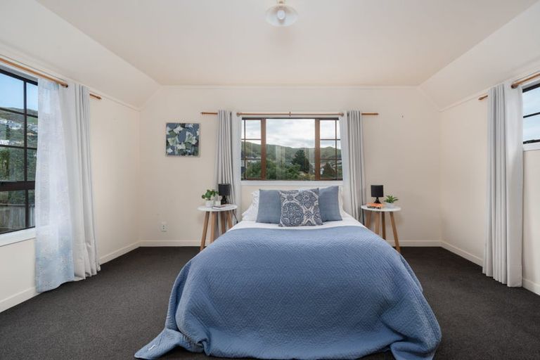 Photo of property in 6 Ellwood Place, Churton Park, Wellington, 6037