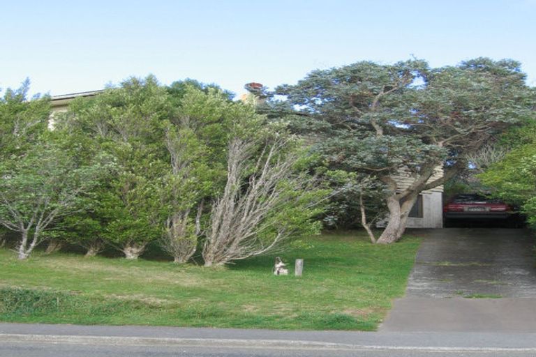 Photo of property in 44 Horokiwi Road West, Newlands, Wellington, 6037