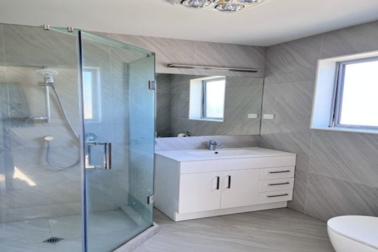 Photo of property in 19a Minaret Drive, Bucklands Beach, Auckland, 2014