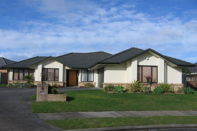 Photo of property in 9 Newry Close, East Tamaki Heights, Auckland, 2016