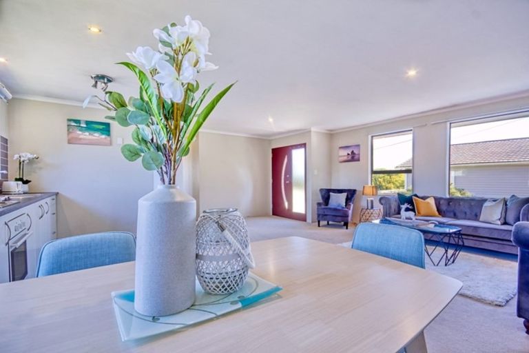 Photo of property in 185a/1 Royal Road, Massey, Auckland, 0614